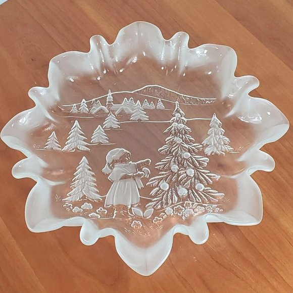 Mikasa Christmas Story 9.75" Clear Etched Serving Bowl ruffled rim bon bon dish - Picture 1 of 10